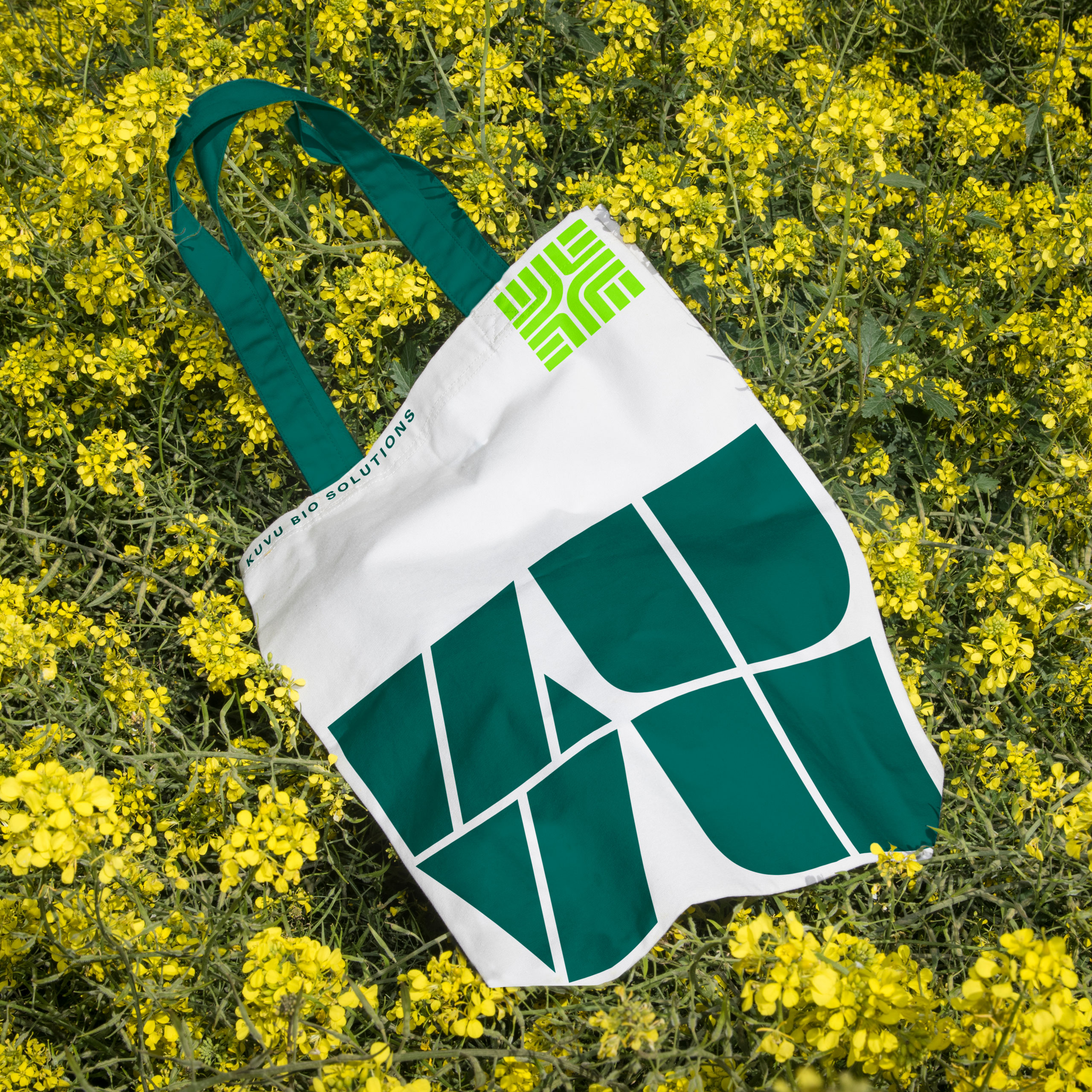 2023_01_KUVU_Mockup_Totebag